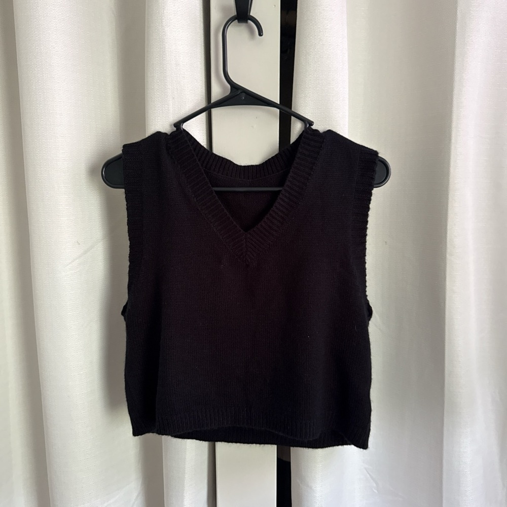 Black Knit Sleeveless Sweater Vest